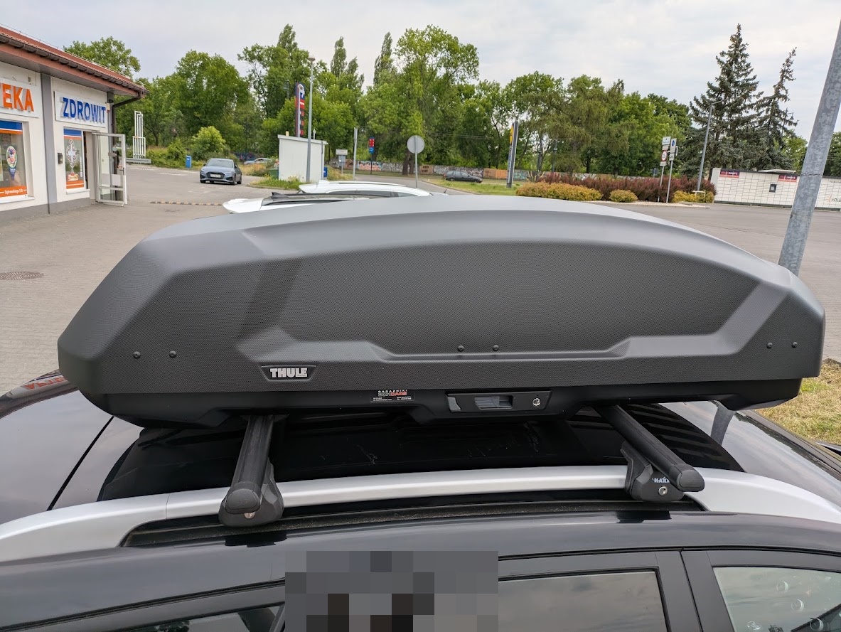 Thule Force 3 M dopasowany do krótkiego dachu samochodu Kia Ceed SW